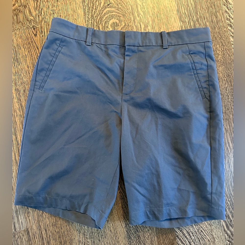 Womens Dockers  size 12 gray shorts. Belt loops, zipper and slide closure.